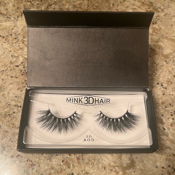 Xen Beauty Lashes - Picture 1 of 4